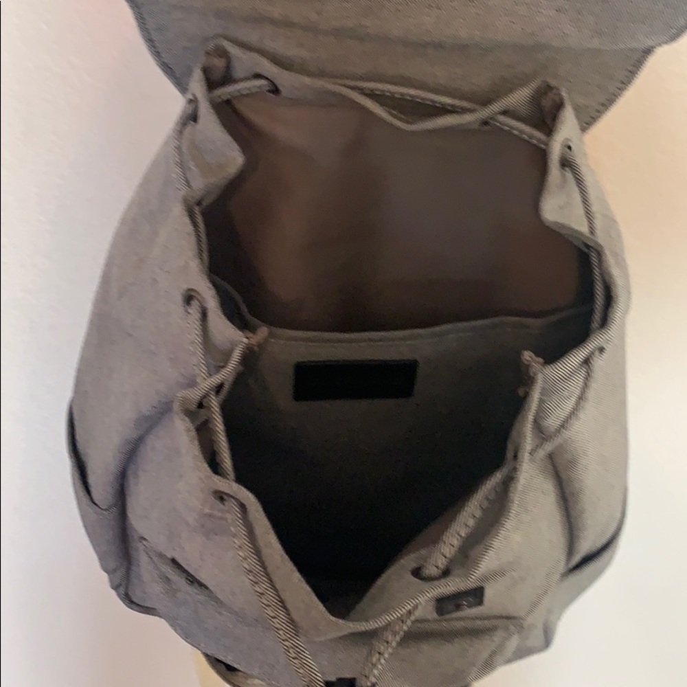 Gray Drawstring Backpack With Padded Laptop Sleeve - image 4